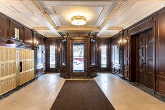 Carlton Apartments in Milwaukee, WI - Building Photo - Interior Photo