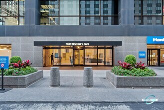 175 E Delaware Pl, Unit 5511 in Chicago, IL - Building Photo - Building Photo