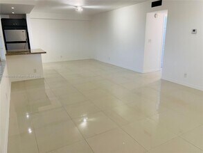 180 NE 12th Ave in Hallandale Beach, FL - Building Photo - Building Photo