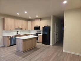 141 Section St in Molalla, OR - Building Photo