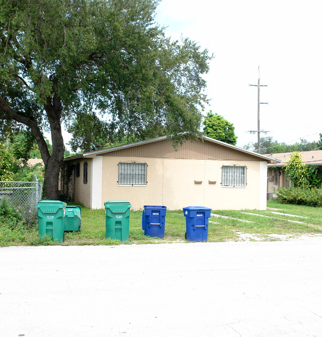 501-513 NW 93rd St in Miami, FL - Building Photo - Building Photo