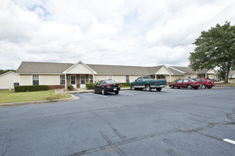 Brook Point Apartments in Jackson, GA - Building Photo - Building Photo