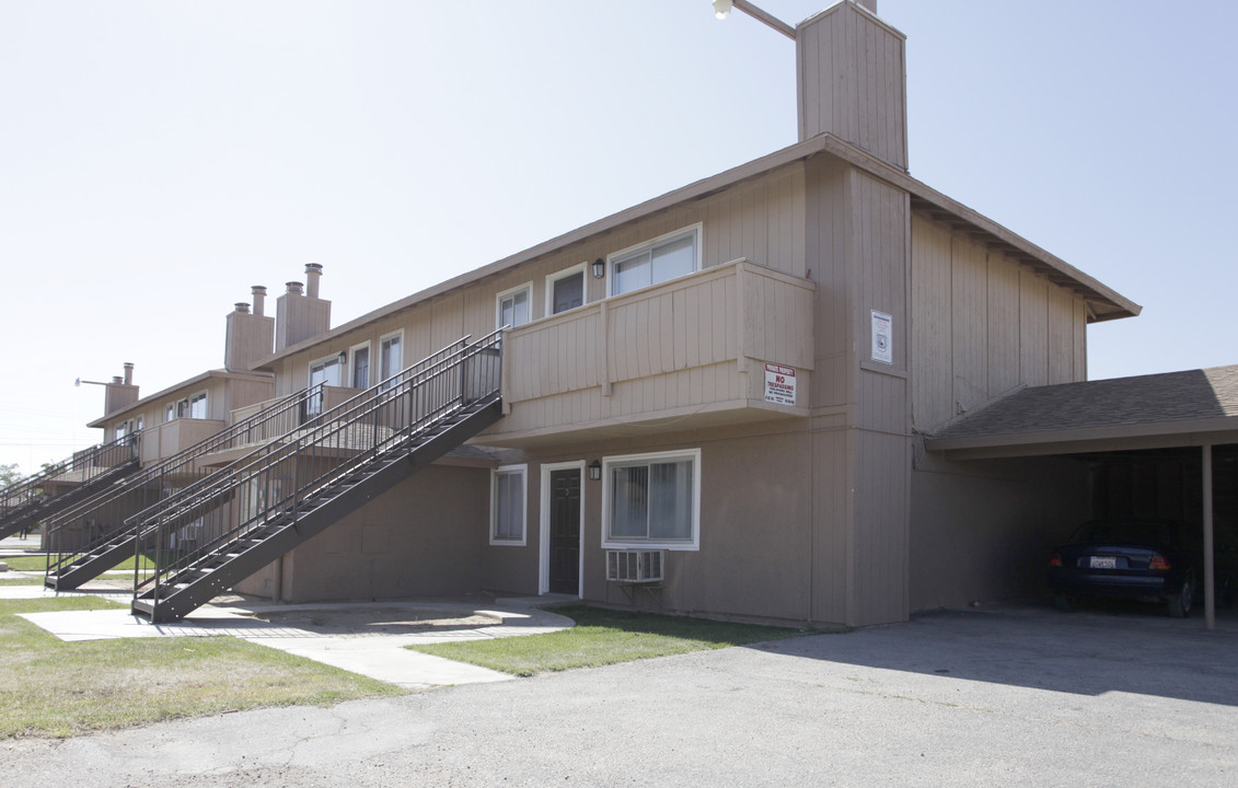 11241 Madrone St in Adelanto, CA - Building Photo