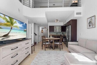 41 SE 5th St, Unit 308 in Miami, FL - Building Photo - Building Photo