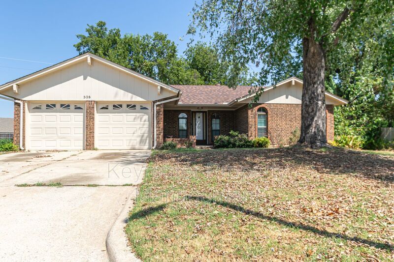 328 Magnolia Blossom Ln in Yukon, OK - Building Photo