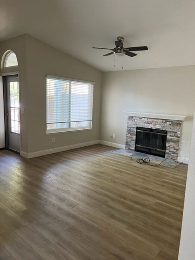 824 Cameron Ct in Vacaville, CA - Building Photo - Building Photo