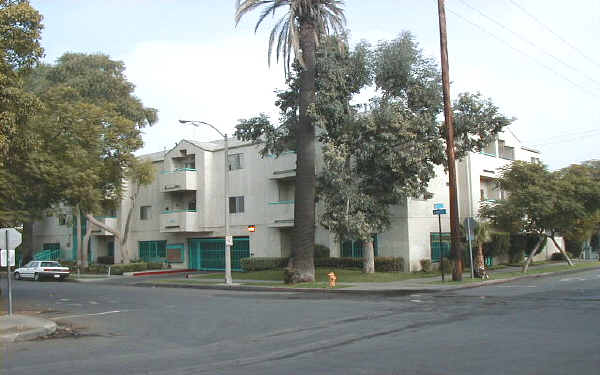 800 Rose Ave in Long Beach, CA - Foto de edificio - Building Photo