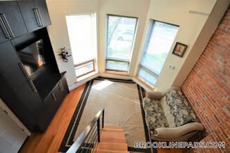 1689 Beacon St in Brookline, MA - Building Photo - Building Photo