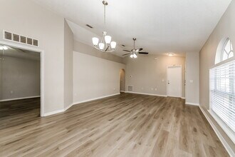 1023 Brenton Leaf Dr in Ruskin, FL - Building Photo - Building Photo