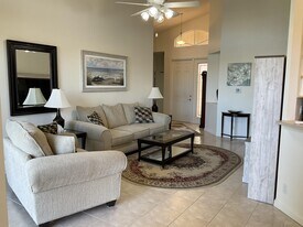 364 Sunview Way in Port St. Lucie, FL - Building Photo