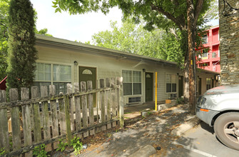 Esquire Apartments in Austin, TX - Building Photo - Building Photo