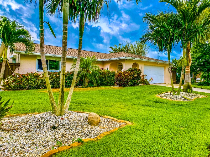 4300 Beach Dr SE in St. Petersburg, FL - Building Photo