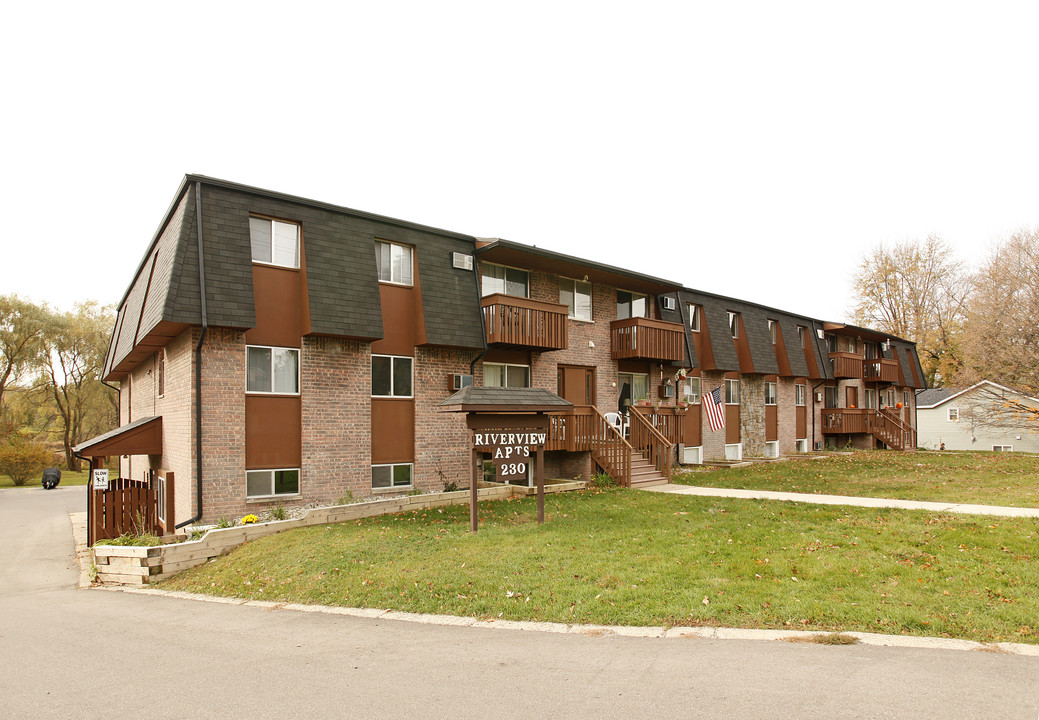 Riverview Apartments in Milford, MI - Foto de edificio