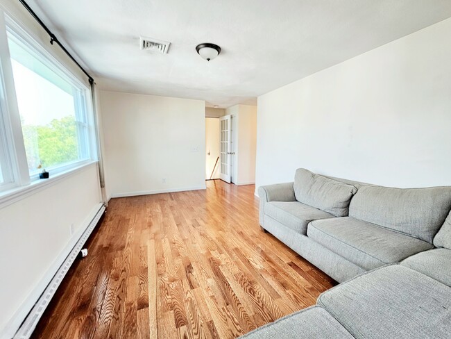 74 Dunboy St, Unit 2 in Boston, MA - Building Photo - Building Photo