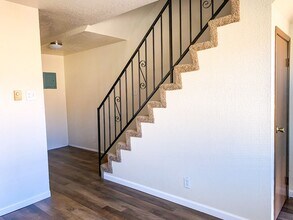 Spacious 2 Bedroom Apartment with Private Patio in Albuquerque, NM - Building Photo - Interior Photo