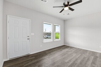 2521 Maple St in Liberty, TX - Building Photo - Building Photo