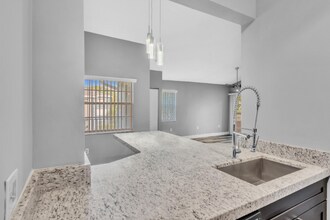 2890 N Oakland Forest Dr in Oakland Park, FL - Building Photo - Building Photo