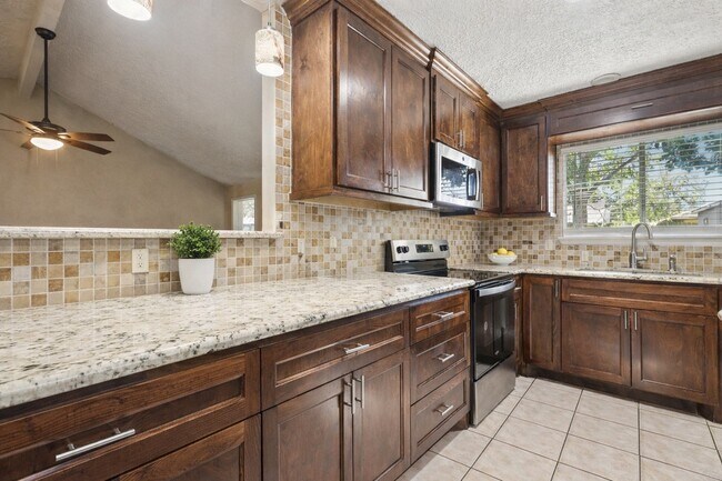 15815 Crystal Grove Dr in Houston, TX - Building Photo - Building Photo