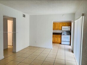 8275 NE Miami Ct in Miami, FL - Building Photo - Building Photo