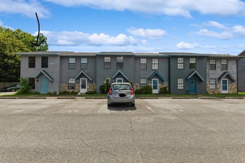 1325 Greendale Ave in Fort Walton Beach, FL - Foto de edificio