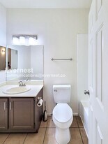5922 W Vegas Dr in Las Vegas, NV - Building Photo