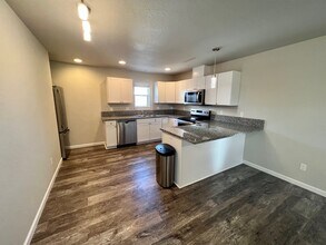 7832 Jacqueline Way in White City, OR - Building Photo - Building Photo