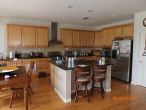 370 Vista Cove Cir in Sacramento, CA - Building Photo - Building Photo