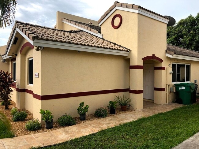 20554 SW 93rd Ave in Cutler Bay, FL - Building Photo - Building Photo
