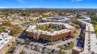 6750 Royal Palm Blvd in Margate, FL - Building Photo