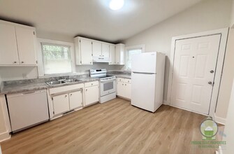 1206 W Bramlett Rd in Greenville, SC - Building Photo - Building Photo