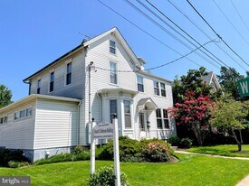 133 E Locust St in Oxford, PA - Building Photo