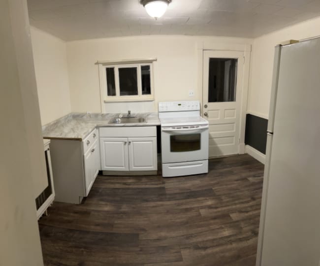 257 Thompson Ave in Donora, PA - Foto de edificio - Building Photo