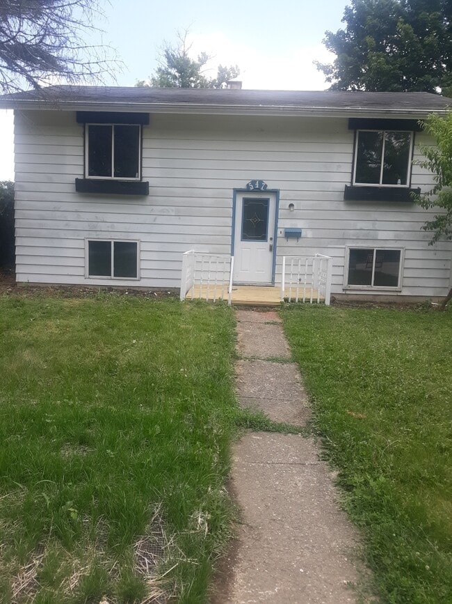 property at 547 N Ridgemoor Ave