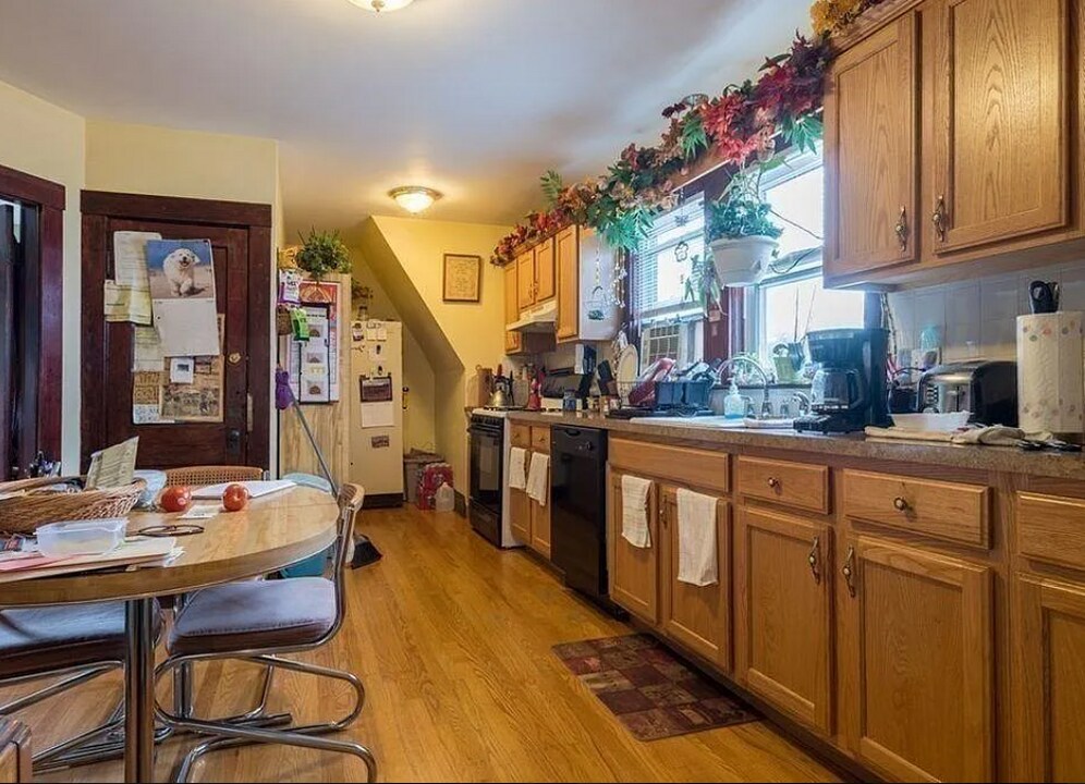 39 Thurston St, Unit 3 in Somerville, MA - Building Photo