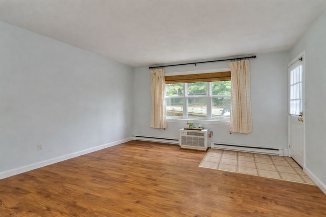 14 Flintlock Ln, Unit 1 in Merrimack, NH - Foto de edificio - Building Photo