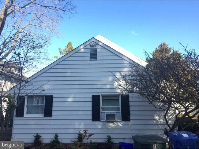 213 Laurel Ave-Unit -D in Glassboro, NJ - Foto de edificio - Building Photo