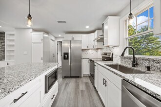 38 Longvue Dr in Wethersfield, CT - Building Photo - Building Photo