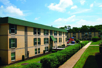 Whisperwood Apartments in Harrisburg, PA - Building Photo - Building Photo