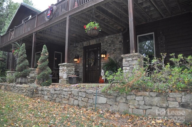 196 Ridge Rd in Landrum, SC - Building Photo - Building Photo