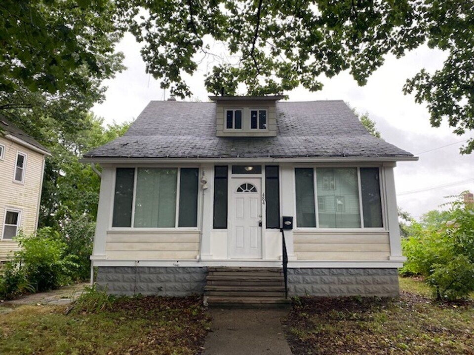 484 Hammel St in Akron, OH - Building Photo