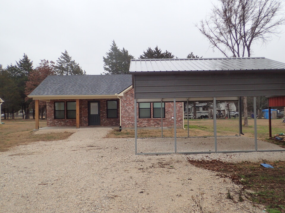 4386 Old Sadler Rd in Sadler, TX - Building Photo