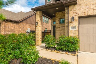 8026 Whisper Grove Dr in Magnolia, TX - Building Photo - Building Photo