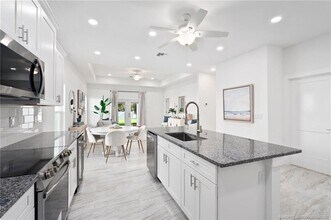 1014 SW 35th St in Palm City, FL - Foto de edificio - Building Photo