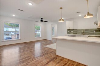808 Oakhurst St-Unit -4 in Houston, TX - Building Photo - Building Photo