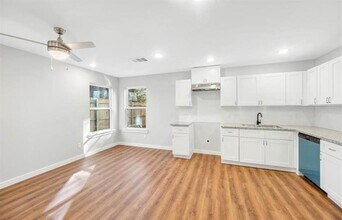 8332 Parker Rd-Unit -B in Houston, TX - Building Photo - Building Photo