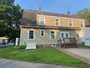 43 Bancroft Park in Hopedale, MA - Foto de edificio - Building Photo