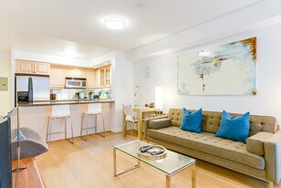 250 University Ave, Unit SI ID1034864P in Toronto, ON - Building Photo