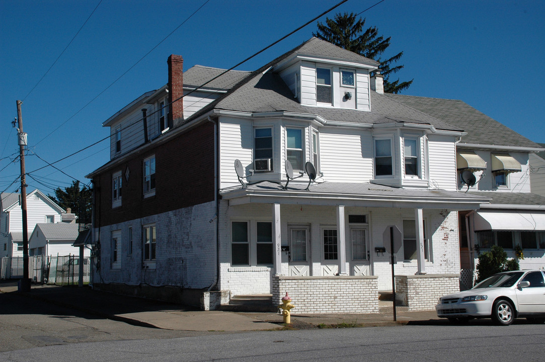 921 N Locust St in Hazleton, PA - Foto de edificio