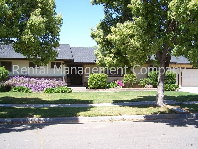 property at 5655 N Poplar Ave