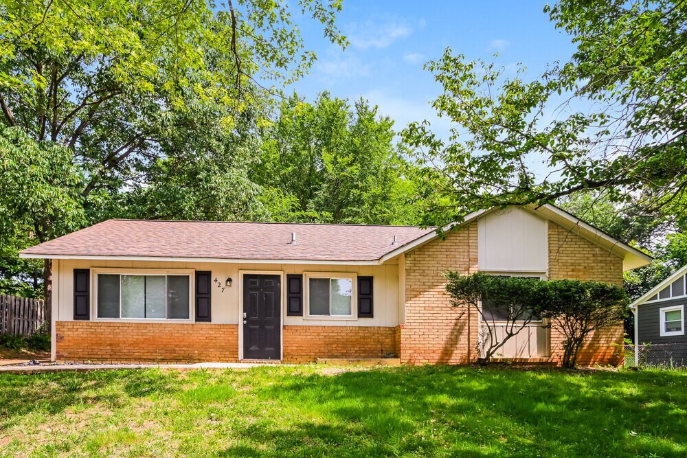 427 Huntsmoor Dr in Charlotte, NC - Building Photo